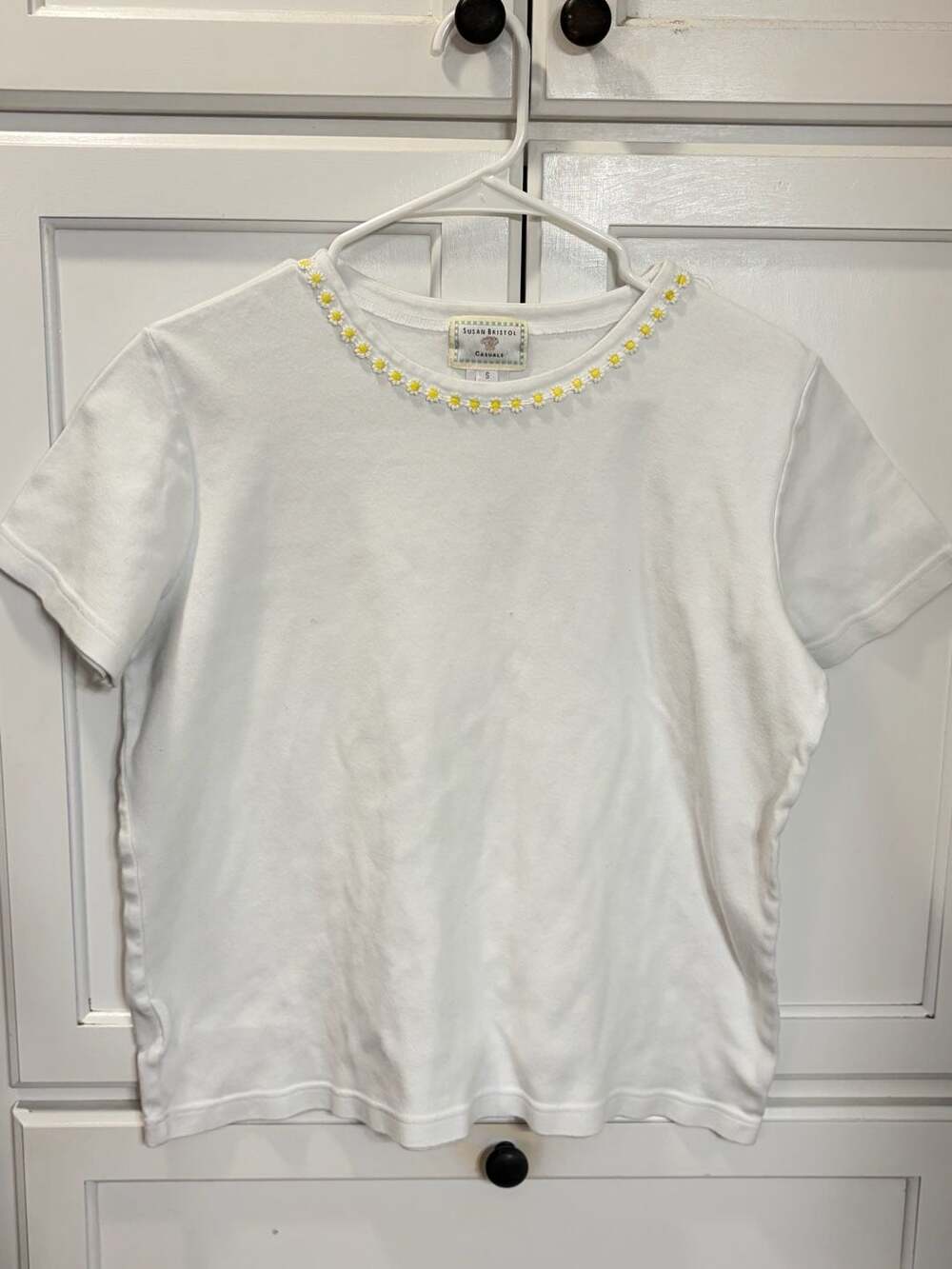 Susan Bristol Casuals Fitted T-Shirt with Yellow Daisy Trim Neckline Cottagecore - Picture 2 of 8